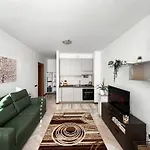 Bilocale Con Terrazzo E Box Auto Su Richiesta