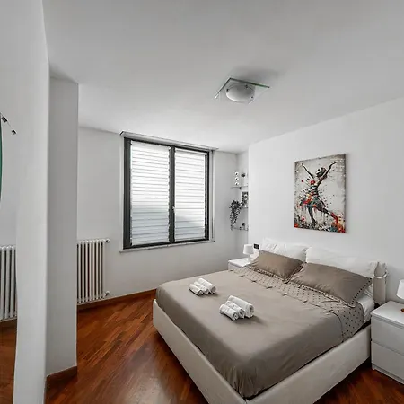 Bilocale Con Terrazzo E Box Auto Su Richiesta Apartment Como