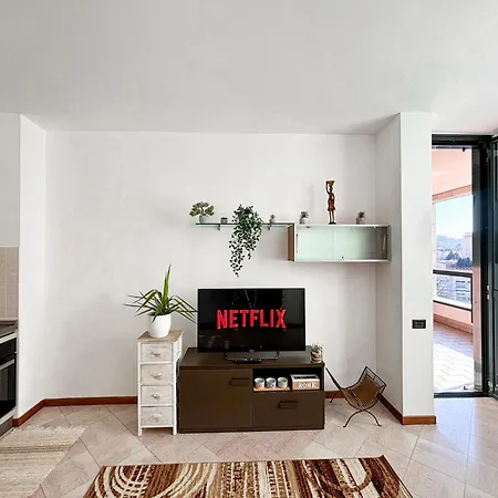 Bilocale Con Terrazzo E Box Auto Su Richiesta * Como