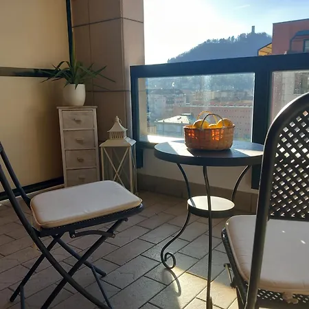 Apartment Bilocale Con Terrazzo E Box Auto Su Richiesta Como