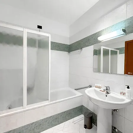 Bilocale Con Terrazzo E Box Auto Su Richiesta Apartment