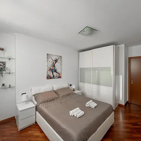 Bilocale Con Terrazzo E Box Auto Su Richiesta アパート *
