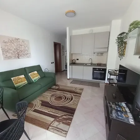 Apartment Bilocale Con Terrazzo E Box Auto Su Richiesta *