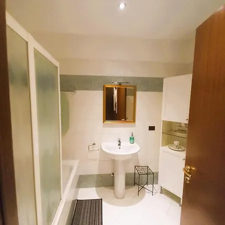 Apartment Bilocale Con Terrazzo E Box Auto Su Richiesta Como