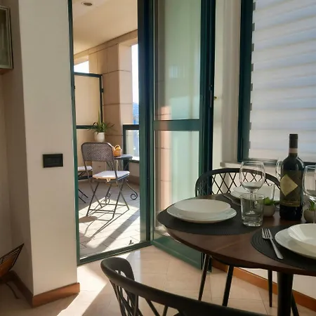 Bilocale Con Terrazzo E Box Auto Su Richiesta Apartment Como