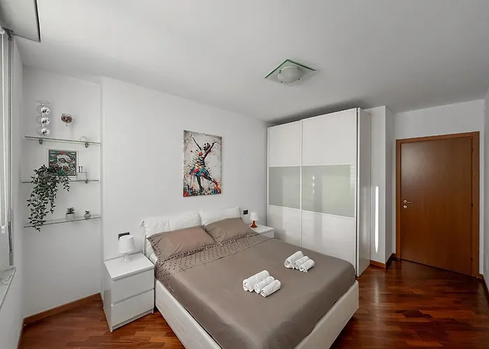 Bilocale Con Terrazzo E Box Auto Su Richiesta Apartamento *