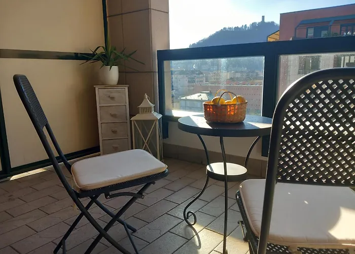 Apartamento Bilocale Con Terrazzo E Box Auto Su Richiesta Como