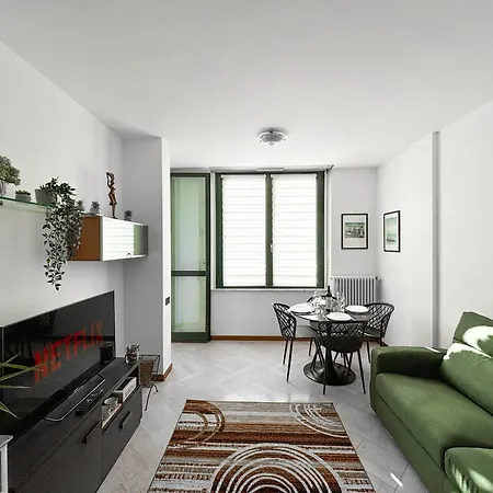 Bilocale Con Terrazzo E Box Auto Su Richiesta 公寓 科莫